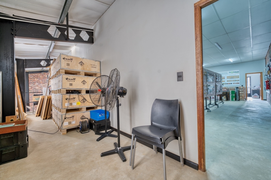 To Let commercial Property for Rent in De Zoete Inval Western Cape